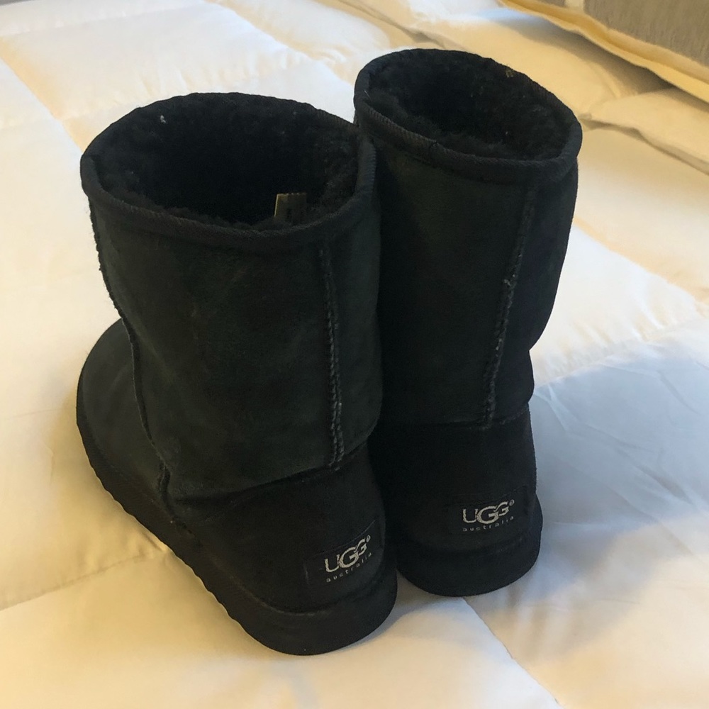 Short UGG boots size 6